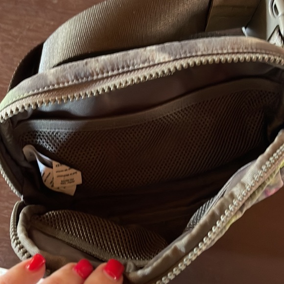 Lululemon Everywhere Belt Bag (Hyper Dye Multi/Rover) EUC - Picture 2 of 4